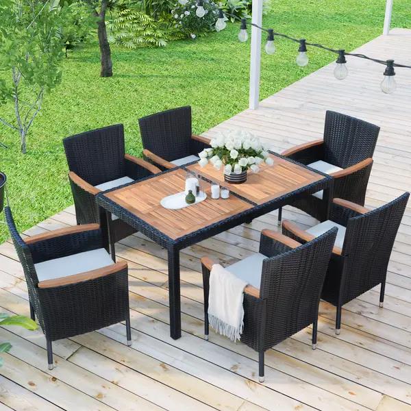 Traditional Wicker Dining Set